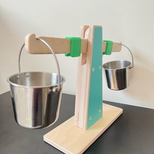 Lovevery Weight scale & Pails